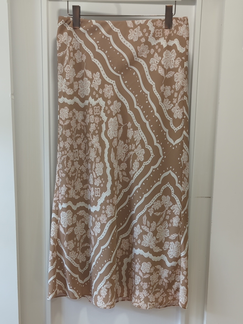 Ann Taylor Taupe and White Floral Midi Skirt Size Medium
